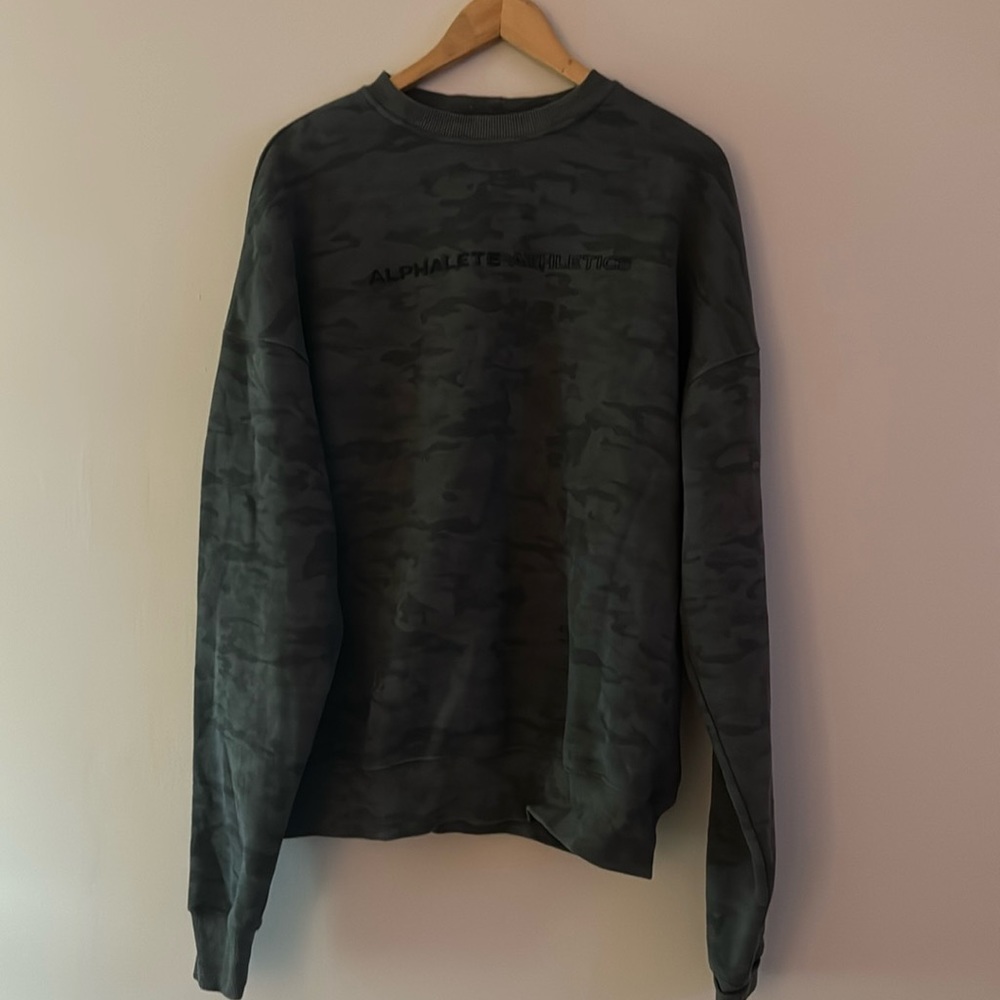 Alphalete crewneck